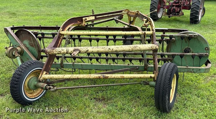 image for item ED4363 John Deere E0640 hay rake