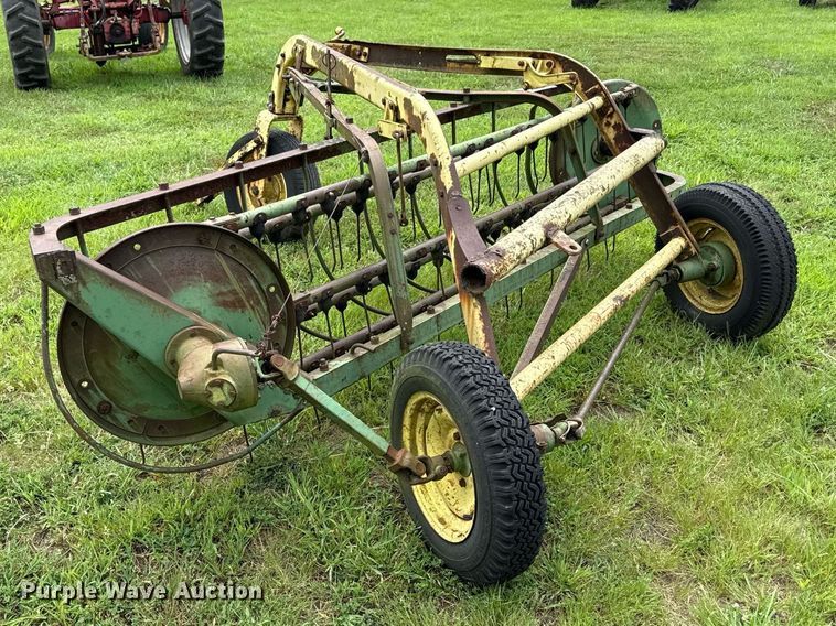 image for item ED4363 John Deere E0640 hay rake