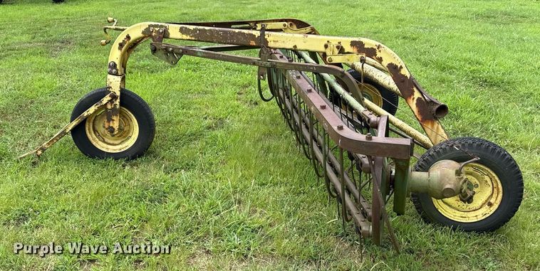 image for item ED4363 John Deere E0640 hay rake