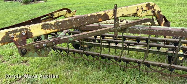 image for item ED4363 John Deere E0640 hay rake
