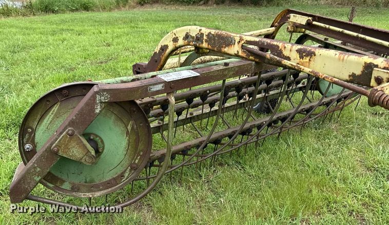 image for item ED4363 John Deere E0640 hay rake