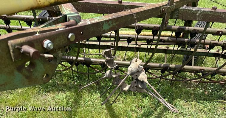image for item ED4363 John Deere E0640 hay rake