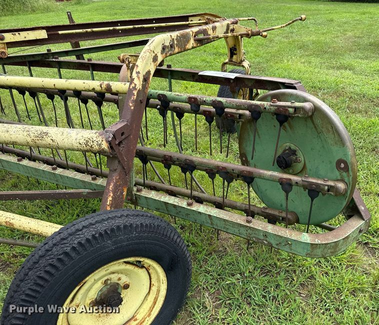 image for item ED4363 John Deere E0640 hay rake