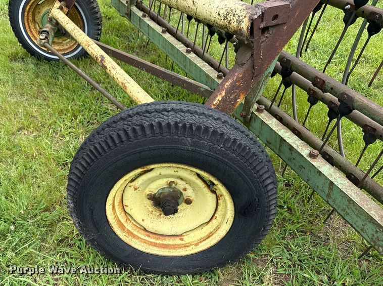 image for item ED4363 John Deere E0640 hay rake