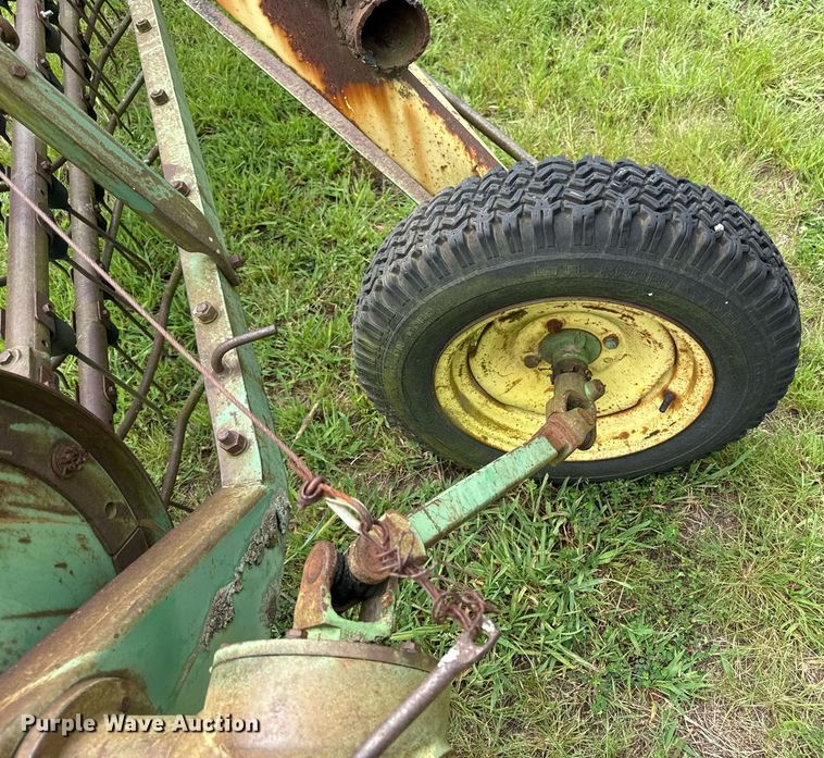 image for item ED4363 John Deere E0640 hay rake