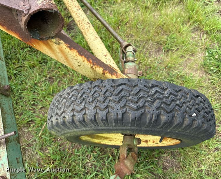 image for item ED4363 John Deere E0640 hay rake