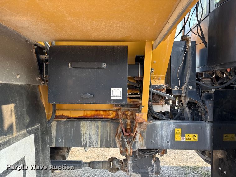 image for item ED4444 2016 AGCO Terragator 8400B spreader