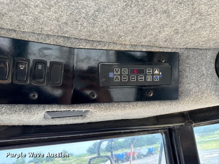 image for item ED4444 2016 AGCO Terragator 8400B spreader