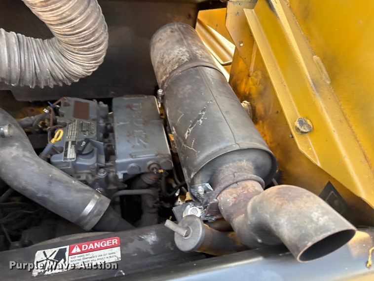 image for item ED4445 Gehl 4634 DXT skid steer loader