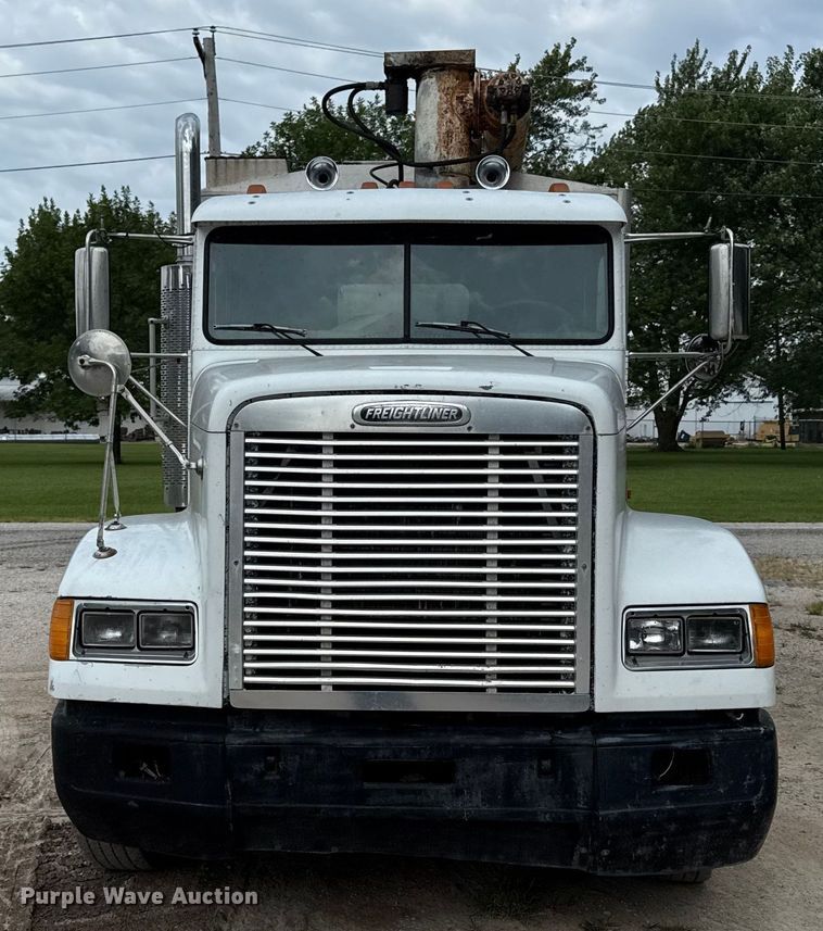 image for item ED4447 1999 Freightliner feed delivery truck