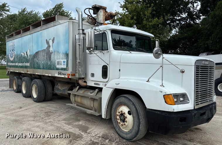 image for item ED4447 1999 Freightliner feed delivery truck