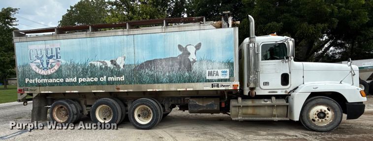 image for item ED4447 1999 Freightliner feed delivery truck