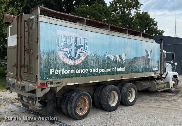 image for item ED4447 1999 Freightliner feed delivery truck