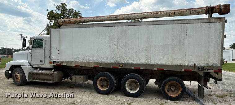 image for item ED4447 1999 Freightliner feed delivery truck