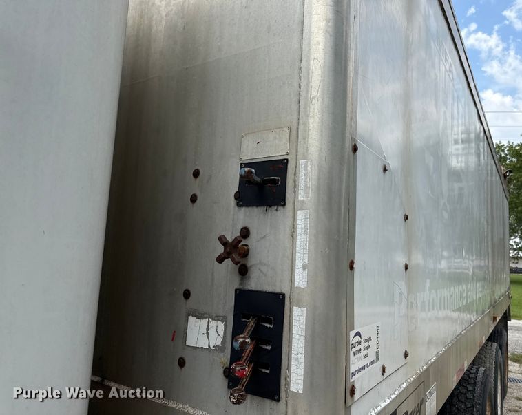 image for item ED4447 1999 Freightliner feed delivery truck