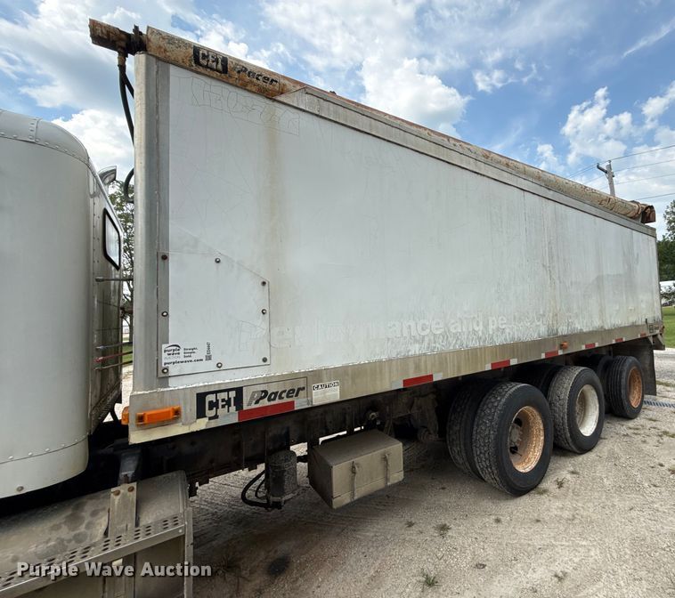 image for item ED4447 1999 Freightliner feed delivery truck