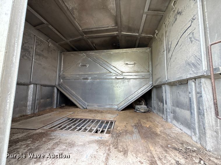 image for item ED4447 1999 Freightliner feed delivery truck