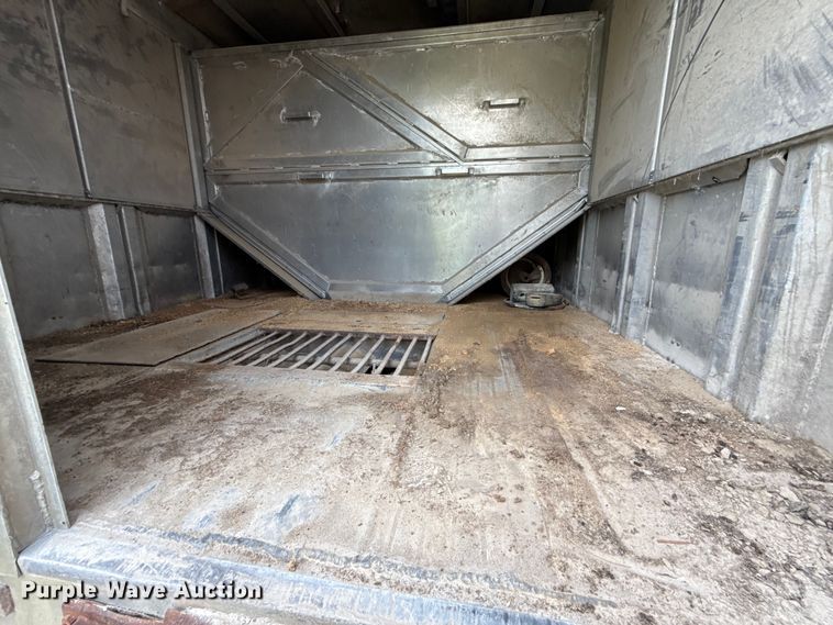 image for item ED4447 1999 Freightliner feed delivery truck