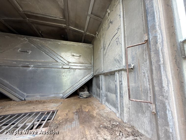 image for item ED4447 1999 Freightliner feed delivery truck