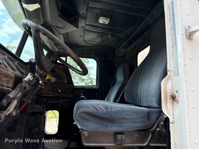 image for item ED4447 1999 Freightliner feed delivery truck