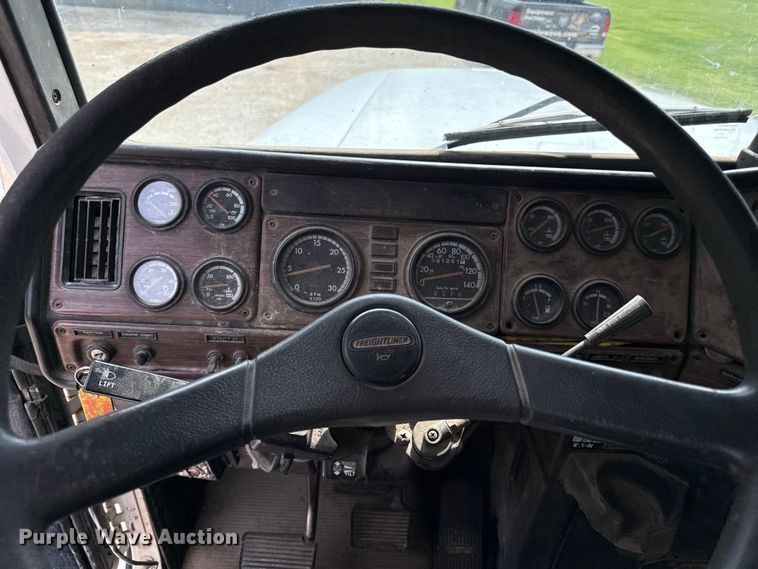 image for item ED4447 1999 Freightliner feed delivery truck