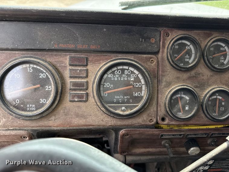 image for item ED4447 1999 Freightliner feed delivery truck