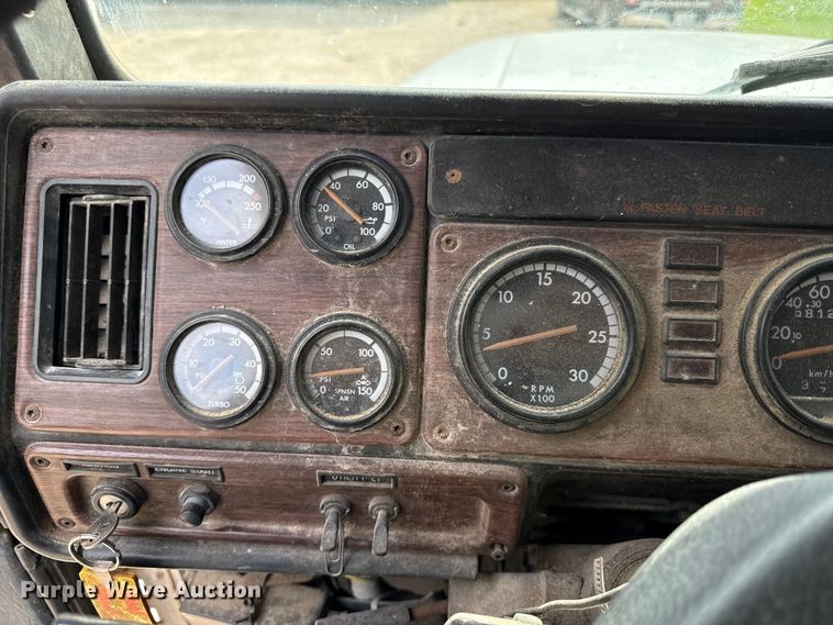 image for item ED4447 1999 Freightliner feed delivery truck