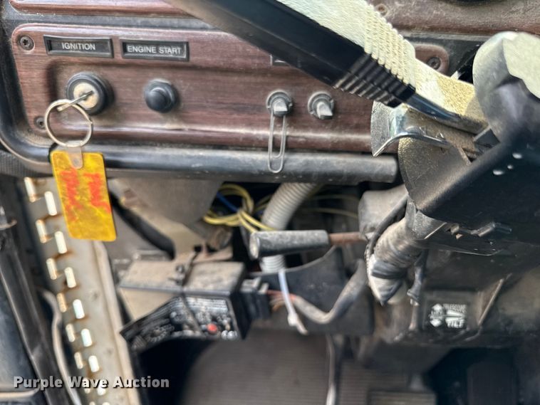 image for item ED4447 1999 Freightliner feed delivery truck