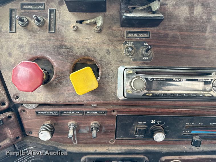 image for item ED4447 1999 Freightliner feed delivery truck