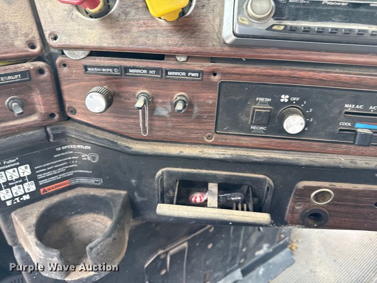 image for item ED4447 1999 Freightliner feed delivery truck