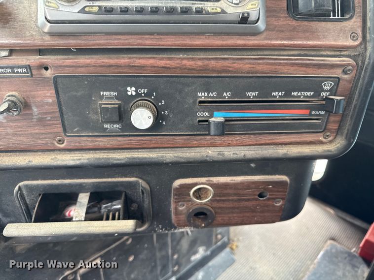 image for item ED4447 1999 Freightliner feed delivery truck