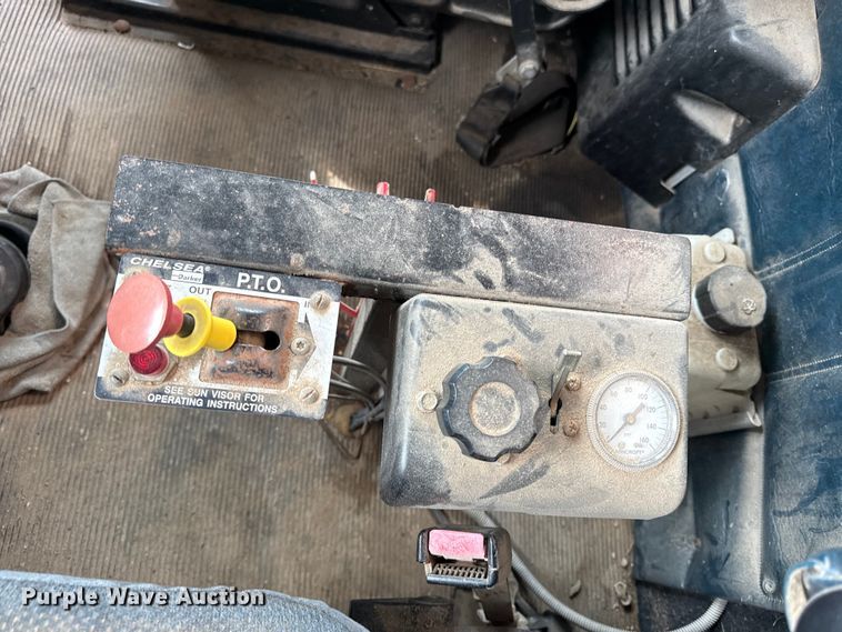 image for item ED4447 1999 Freightliner feed delivery truck