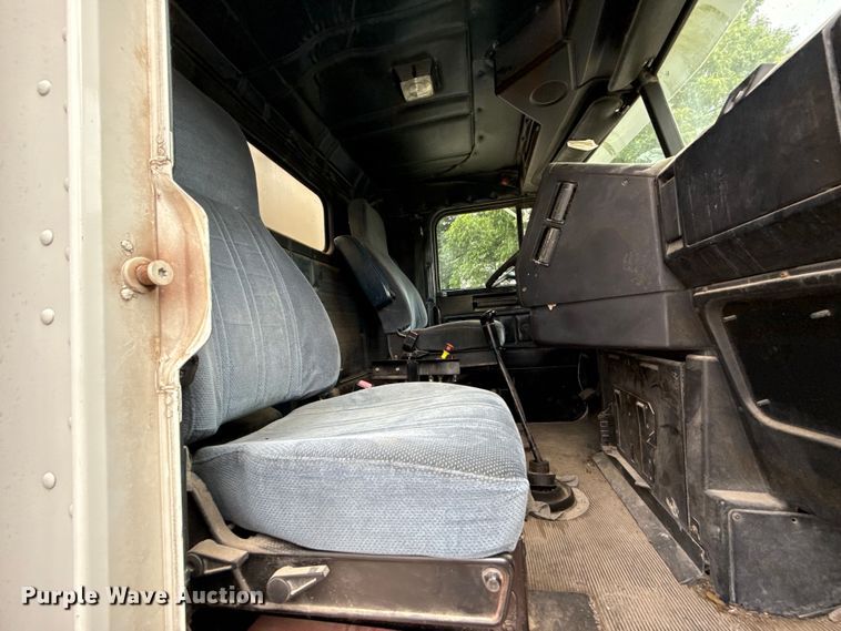 image for item ED4447 1999 Freightliner feed delivery truck