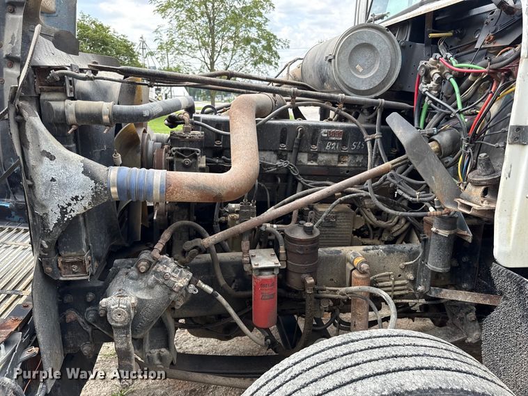 image for item ED4447 1999 Freightliner feed delivery truck