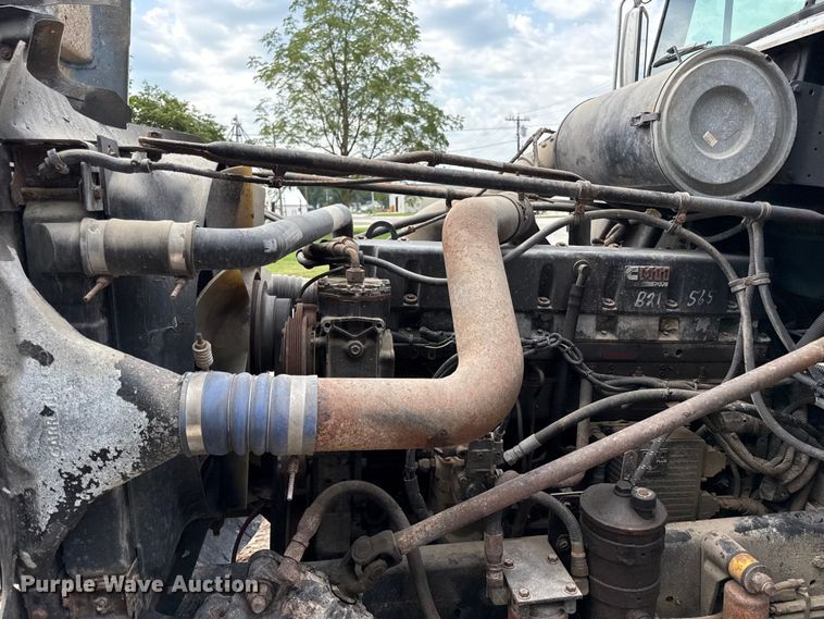 image for item ED4447 1999 Freightliner feed delivery truck