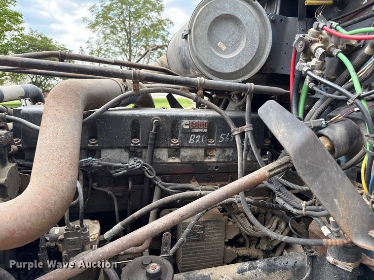 image for item ED4447 1999 Freightliner feed delivery truck