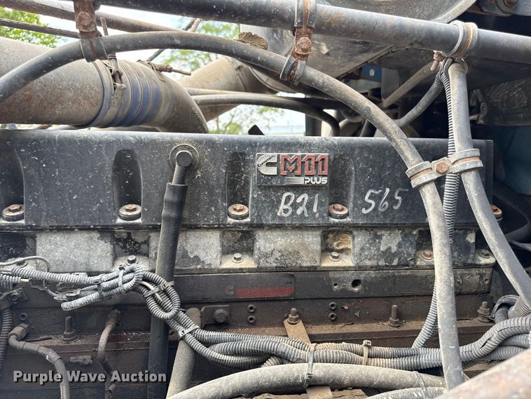 image for item ED4447 1999 Freightliner feed delivery truck