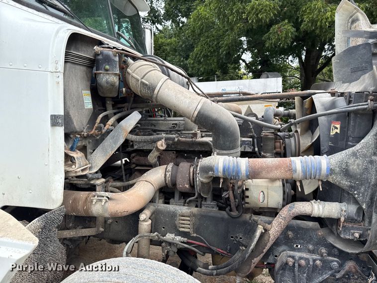 image for item ED4447 1999 Freightliner feed delivery truck