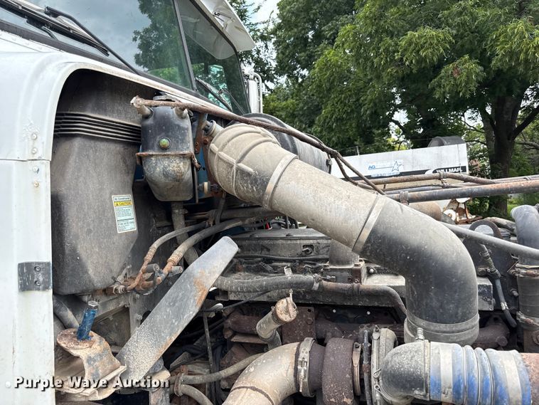 image for item ED4447 1999 Freightliner feed delivery truck