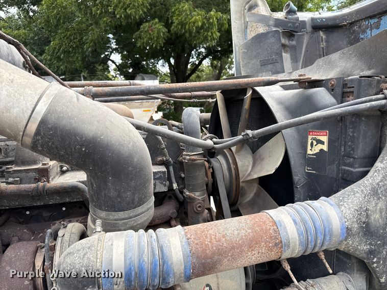 image for item ED4447 1999 Freightliner feed delivery truck