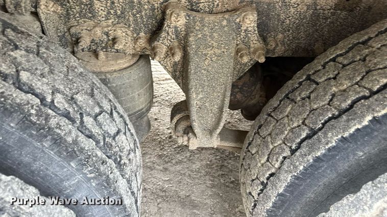 image for item ED4447 1999 Freightliner feed delivery truck