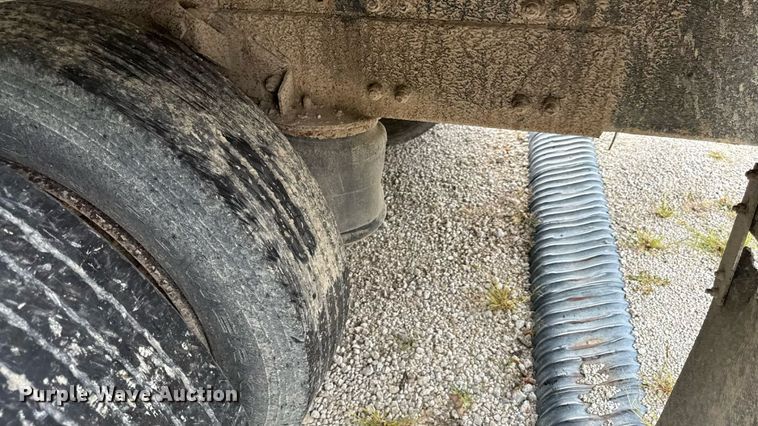 image for item ED4447 1999 Freightliner feed delivery truck