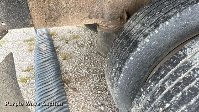 image for item ED4447 1999 Freightliner feed delivery truck