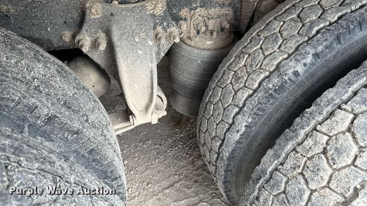 image for item ED4447 1999 Freightliner feed delivery truck