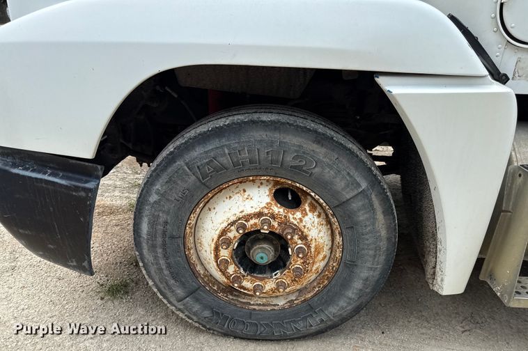 image for item ED4447 1999 Freightliner feed delivery truck