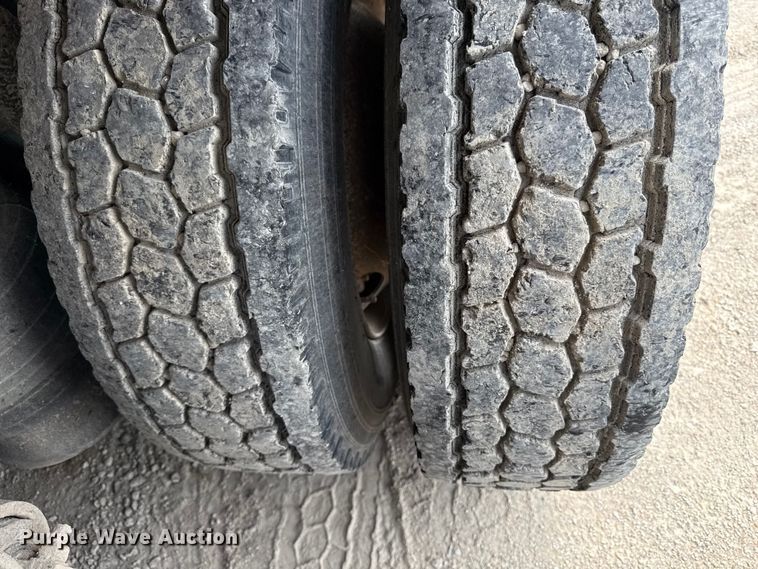 image for item ED4447 1999 Freightliner feed delivery truck