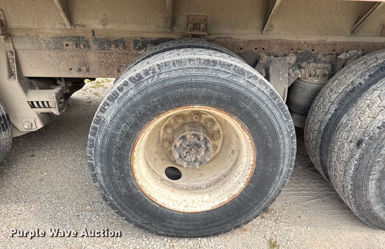 image for item ED4447 1999 Freightliner feed delivery truck