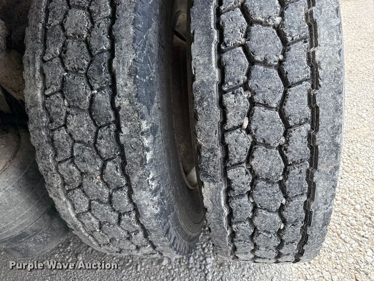 image for item ED4447 1999 Freightliner feed delivery truck