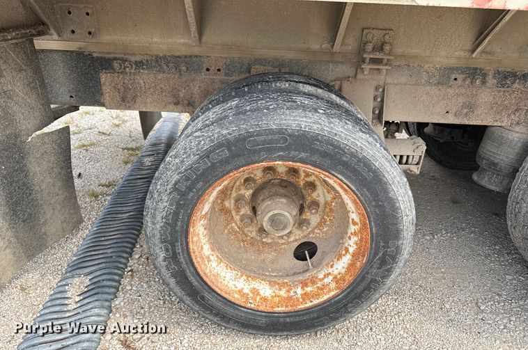 image for item ED4447 1999 Freightliner feed delivery truck