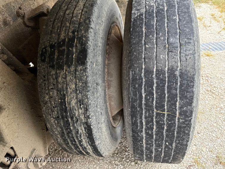 image for item ED4447 1999 Freightliner feed delivery truck